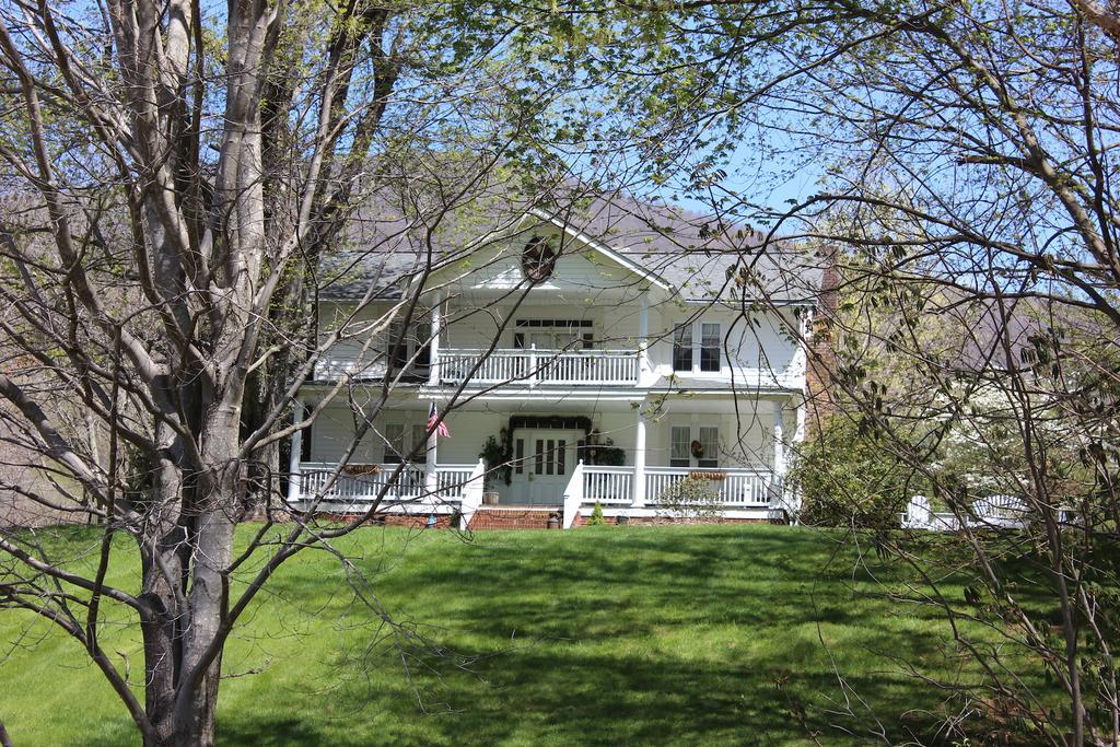Buffalo Tavern Bed And Breakfast 웨스트 제퍼슨 외부 사진