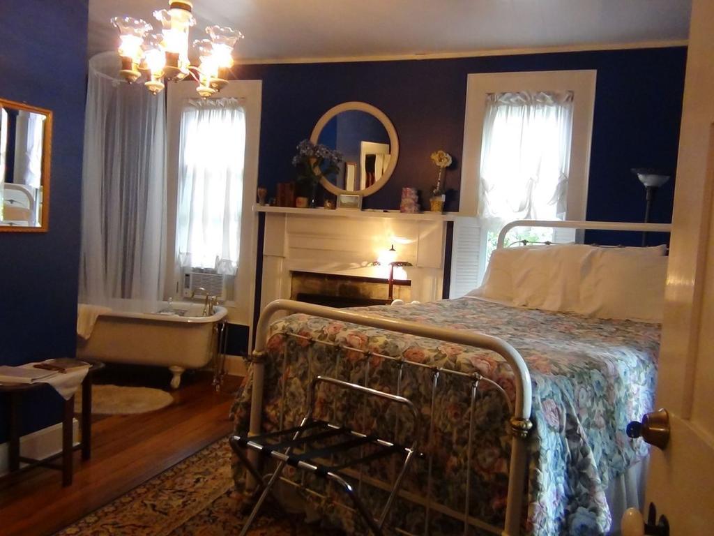 Buffalo Tavern Bed And Breakfast 웨스트 제퍼슨 객실 사진