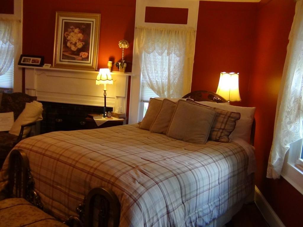 Buffalo Tavern Bed And Breakfast 웨스트 제퍼슨 객실 사진