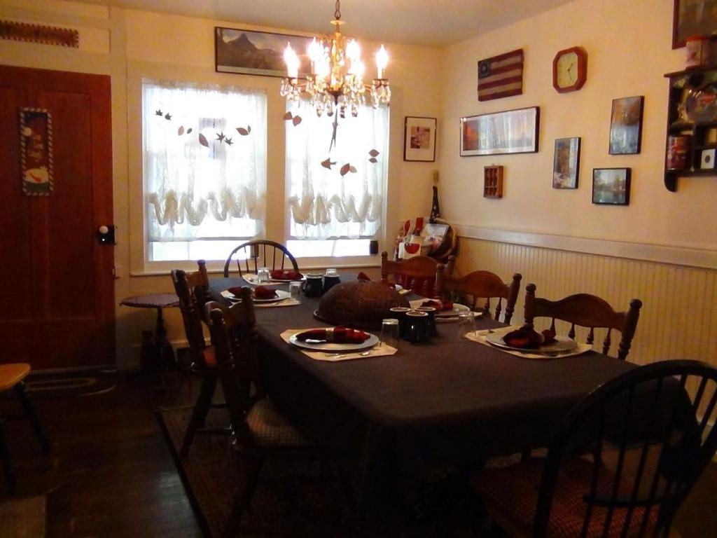 Buffalo Tavern Bed And Breakfast 웨스트 제퍼슨 외부 사진
