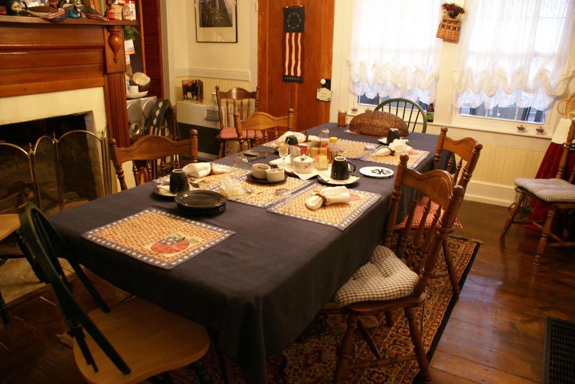Buffalo Tavern Bed And Breakfast 웨스트 제퍼슨 외부 사진